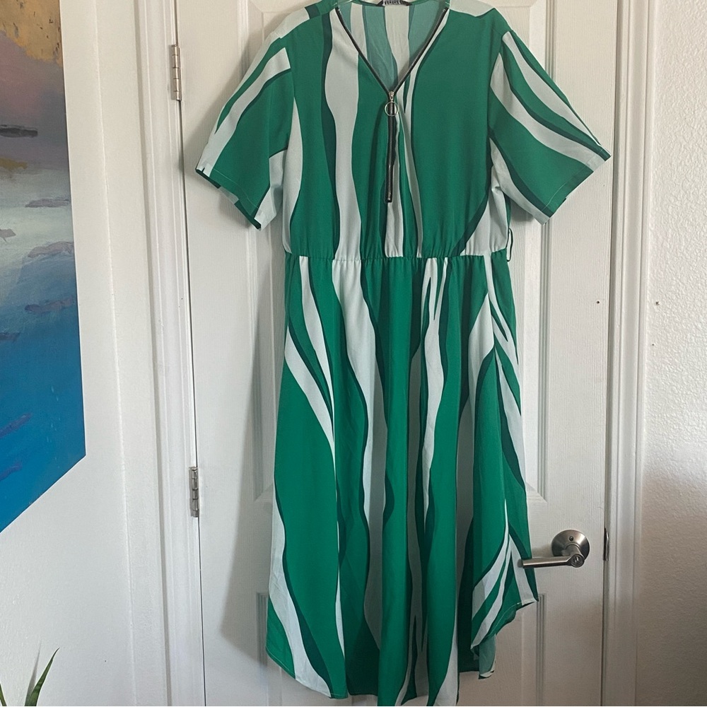 BloomChic Geometric Contrast belt half zipper Dress Size 14-16